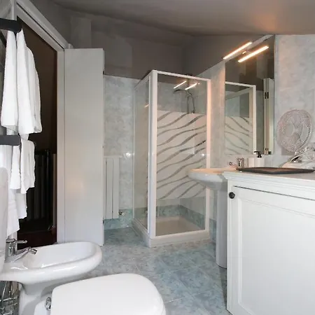 Wonderful Front Near Bellagio Apartmán