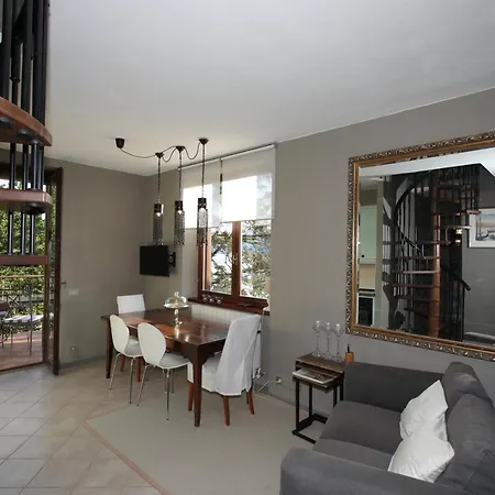 Wonderful Front Near Bellagio Apartmán